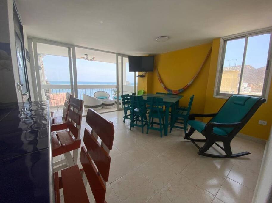 Lujoso, Frente A La Playa, Con Terraza Y Vista Al Mar . Apartment *