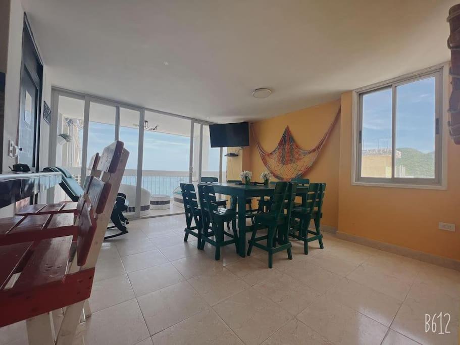 Lujoso, Frente A La Playa, Con Terraza Y Vista Al Mar . Apartment Santa Marta (Magdalena)